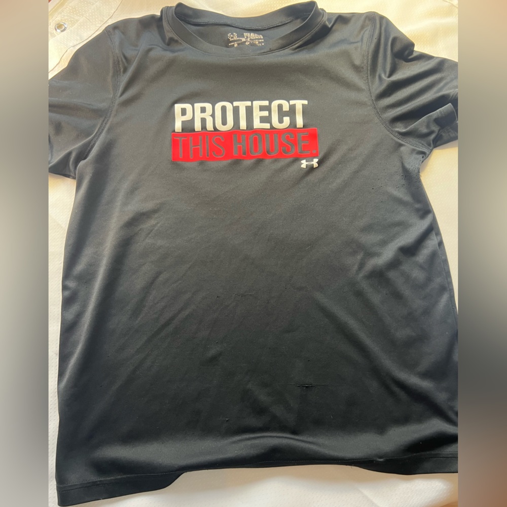 Under Armor Kids Large T Shirt